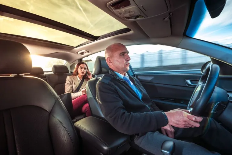 Chauffeur privé pour une balade touristique de 3h à Cannes, Nice, Easy Transfert Azur