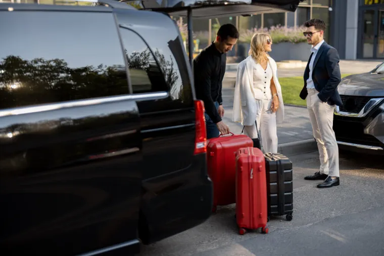 Réservation d'un chauffeur privé pour un transfert vers l'aéroport de Nice depuis Cannes pour 7 personnes avec bagages, Nice, Easy Transfert Azur